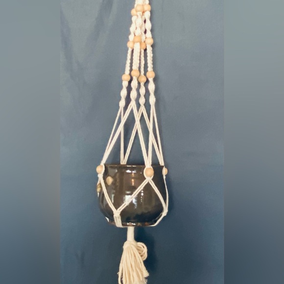 🪴Like New-2 Cream Macrame Pot/Plant Hangers-& 2 One Of A Kind Pottery Planters - Picture 5 of 16
